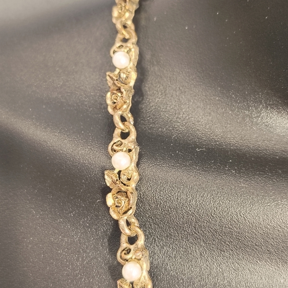 Elegant Vintage Gold and Pearl Necklace With Roses - Picture 2 of 6